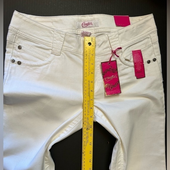 Candie’s white boot cut jeans with embroidered pockets NWT Sz-9 U19 - Picture 7 of 8